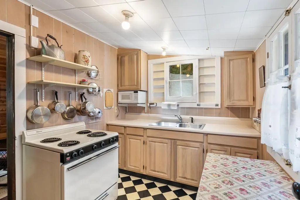1264 Wenniway Drive Wawatam Township MI 49701