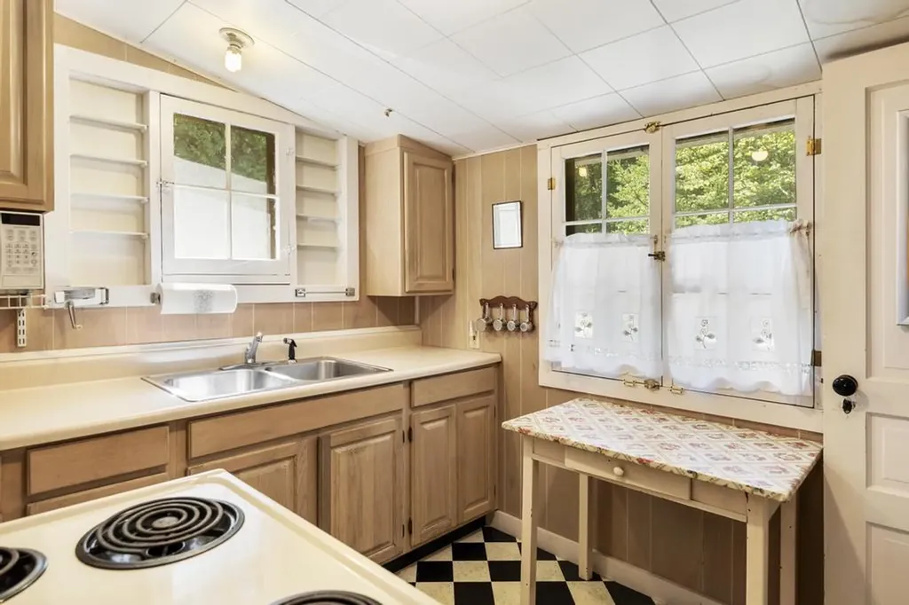 1264 Wenniway Drive Wawatam Township MI 49701