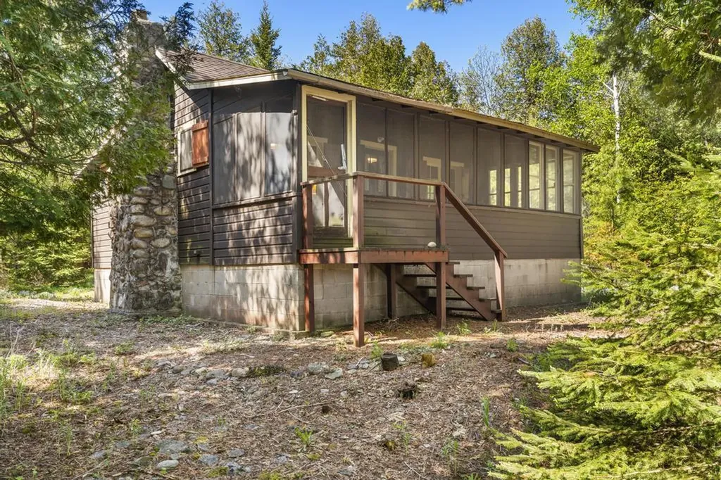 1264 Wenniway Drive Wawatam Township MI 49701