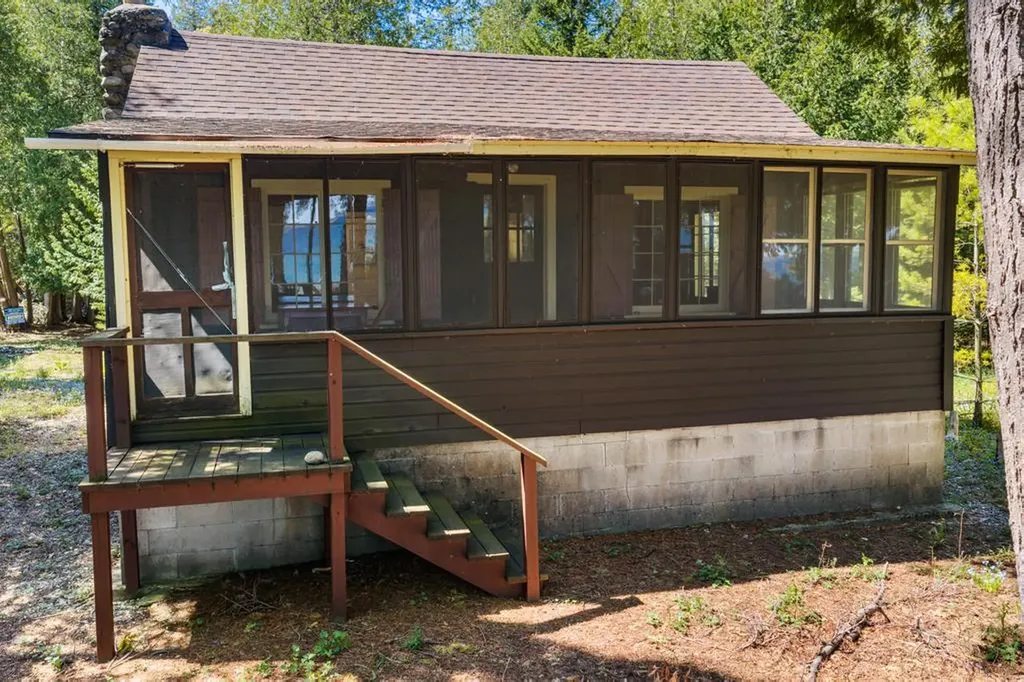 1264 Wenniway Drive Wawatam Township MI 49701