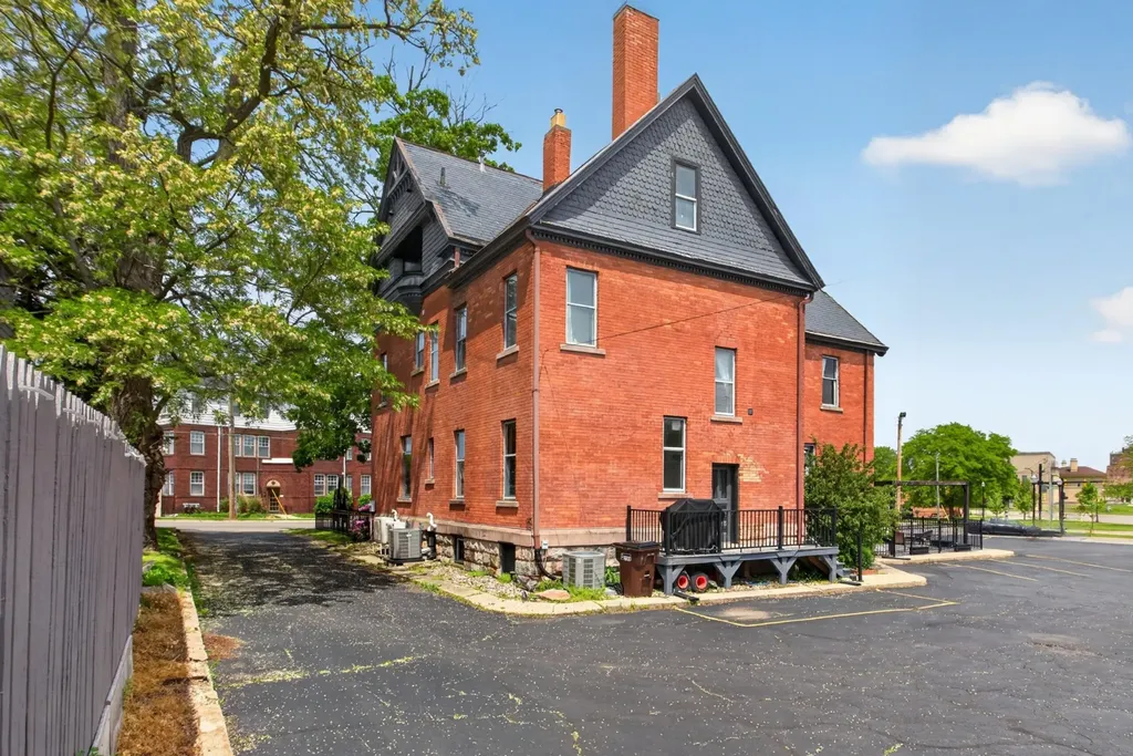 505 Wildwood Avenue Jackson City MI 49201