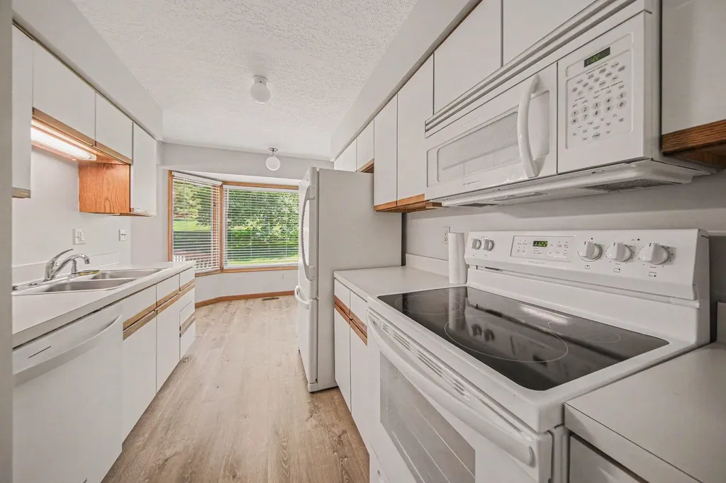 2810 S Wood Dale Drive Summit Township MI 49203