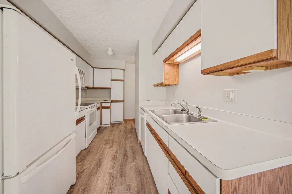 2810 S Wood Dale Drive Summit Township MI 49203