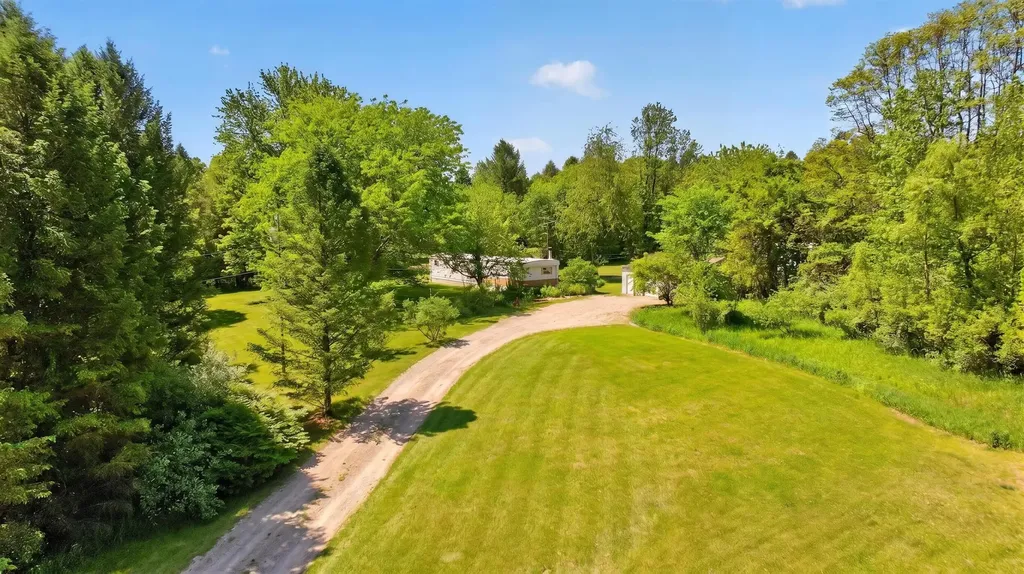 7868 Dixon Road Tompkins Township MI 49201
