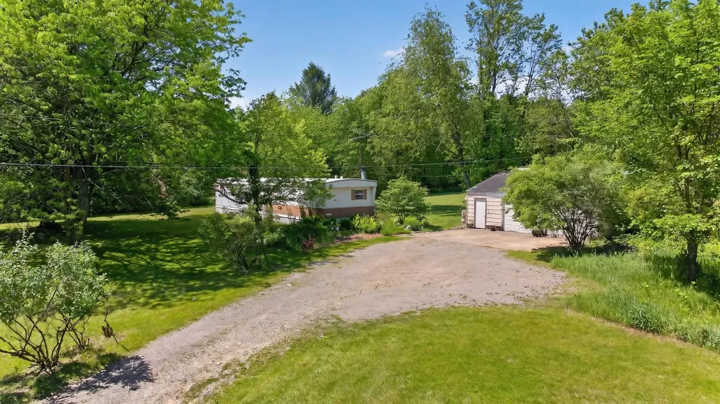 7868 Dixon Road Tompkins Township MI 49201