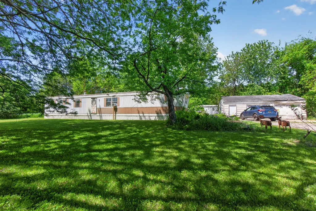 7868 Dixon Road Tompkins Township MI 49201
