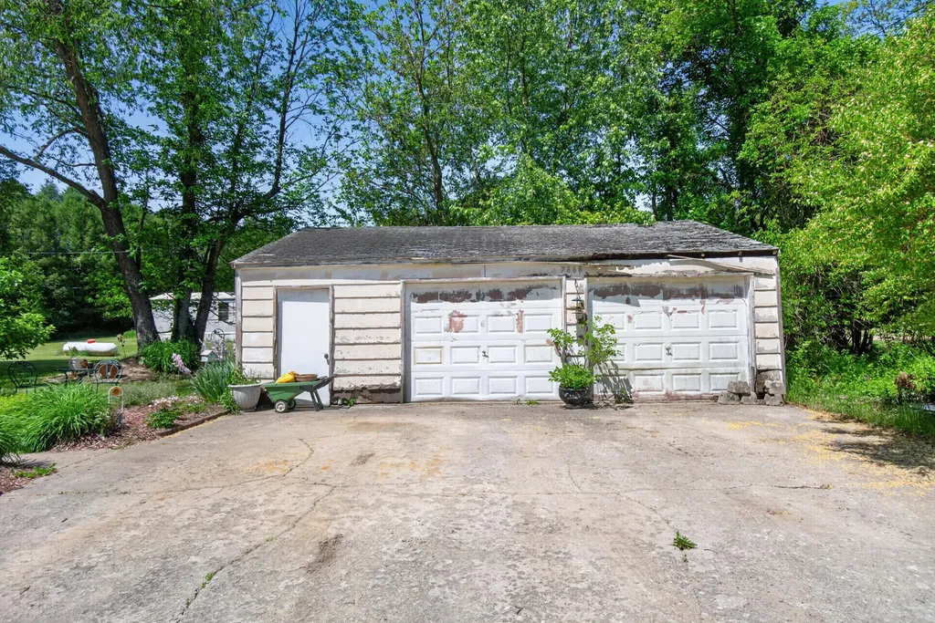 7868 Dixon Road Tompkins Township MI 49201