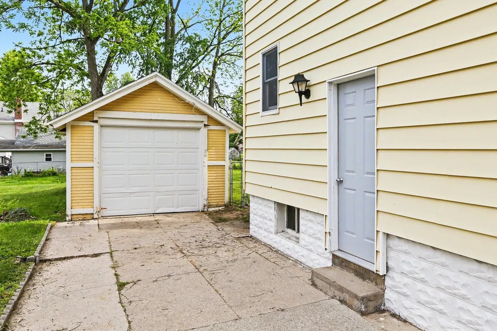 605 Colfax Street Jackson City MI 49203