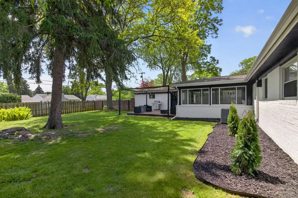 1525 Larrys Drive Summit Township MI 49203