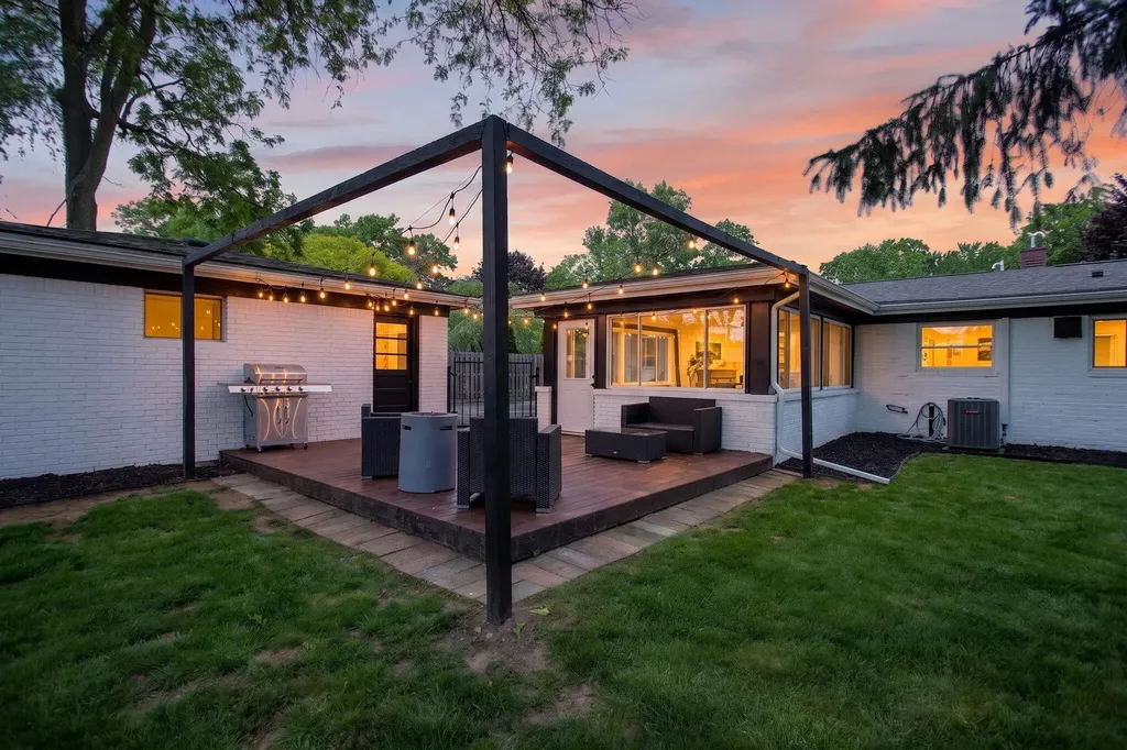 1525 Larrys Drive Summit Township MI 49203