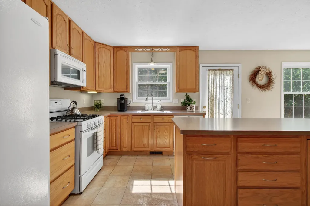 2073 Elwood Boulevard Spring Arbor Township MI 49283