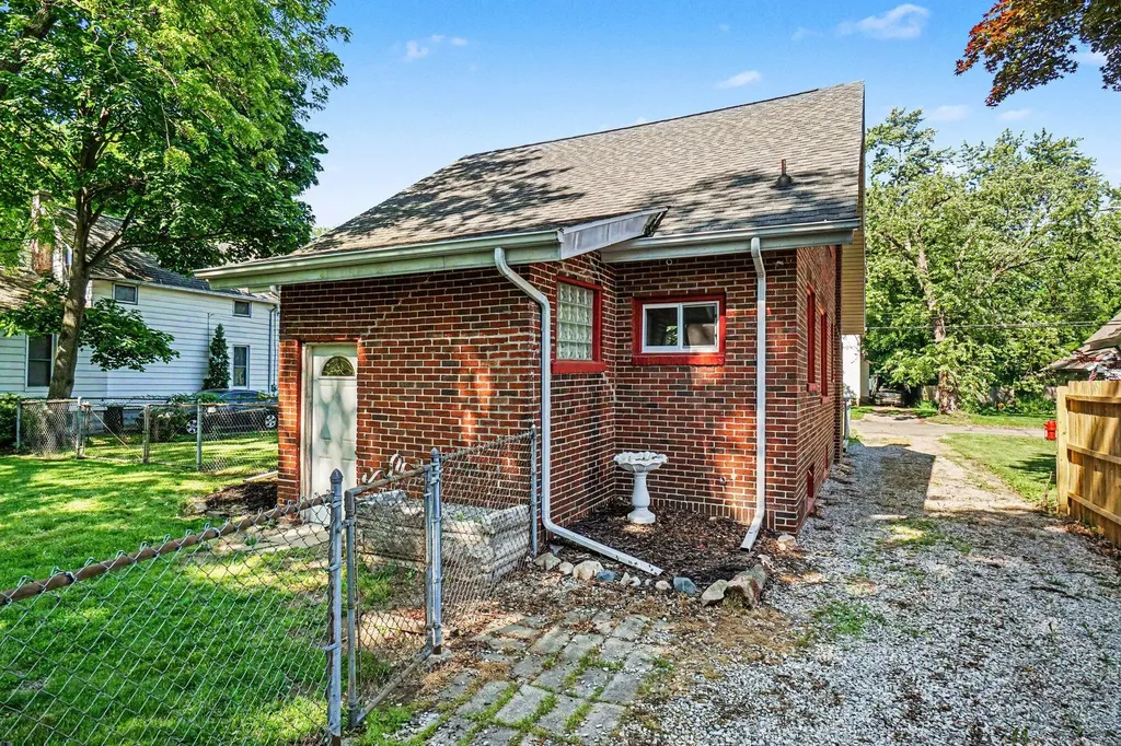 831 Bush Street Jackson City MI 49202