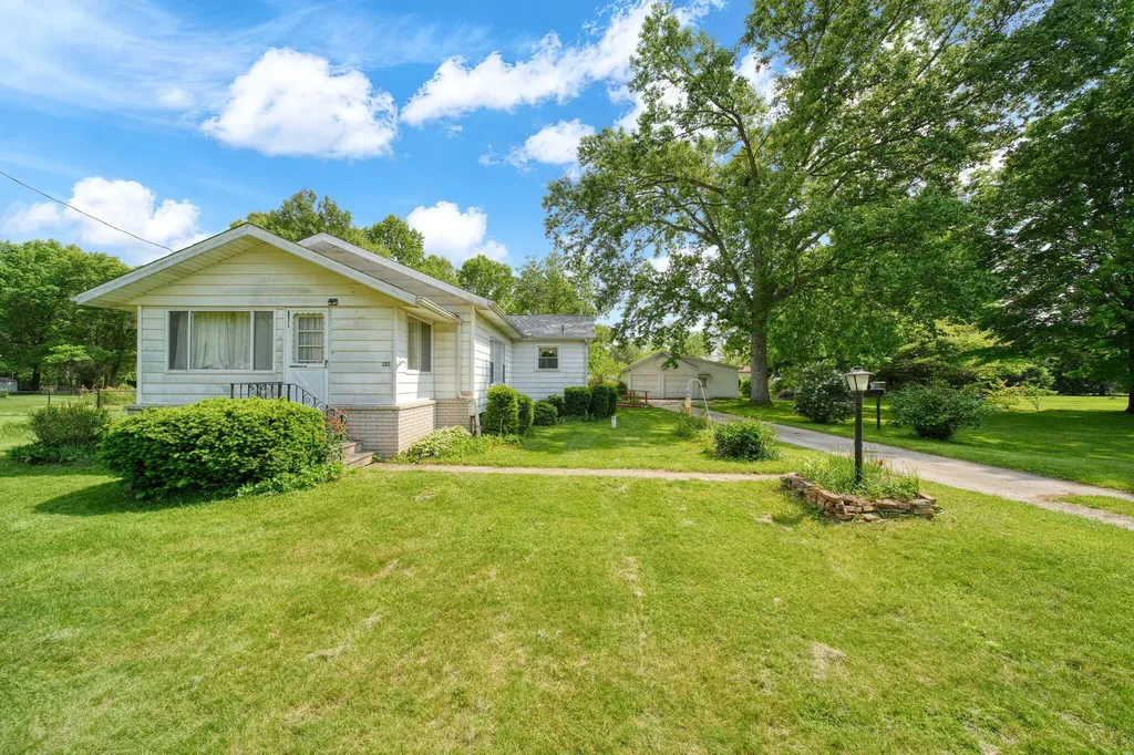 225 Center Court Napoleon Township MI 49201