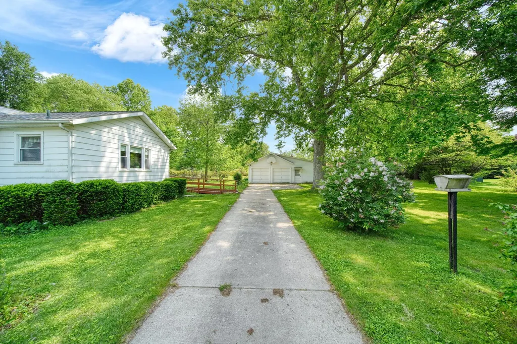 225 Center Court Napoleon Township MI 49201