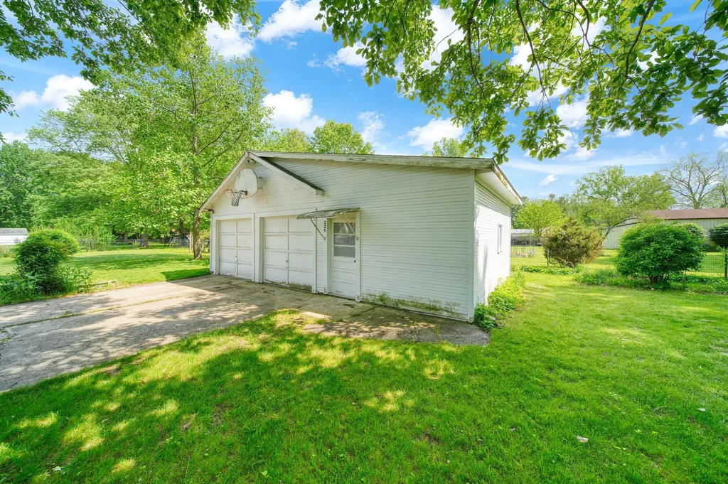 225 Center Court Napoleon Township MI 49201