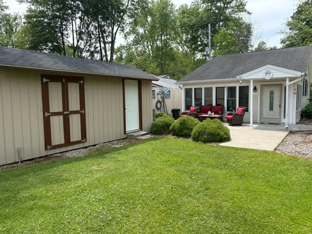 7517 Lake Drive Reading Township MI 49274