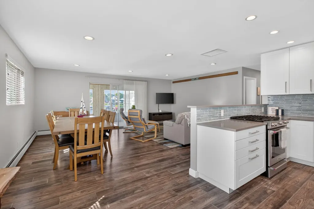 115 Kingsbury Drive Columbia Township MI 49230