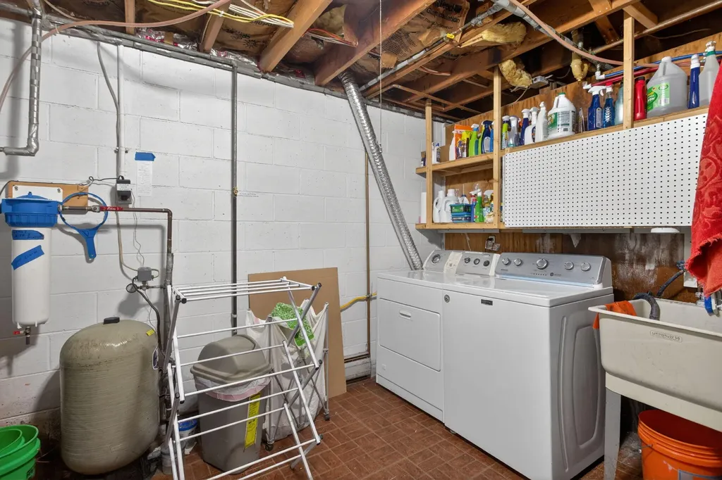 115 Kingsbury Drive Columbia Township MI 49230
