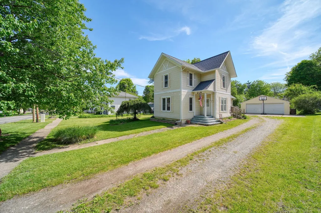 219 S Main Street Concord Village MI 49237