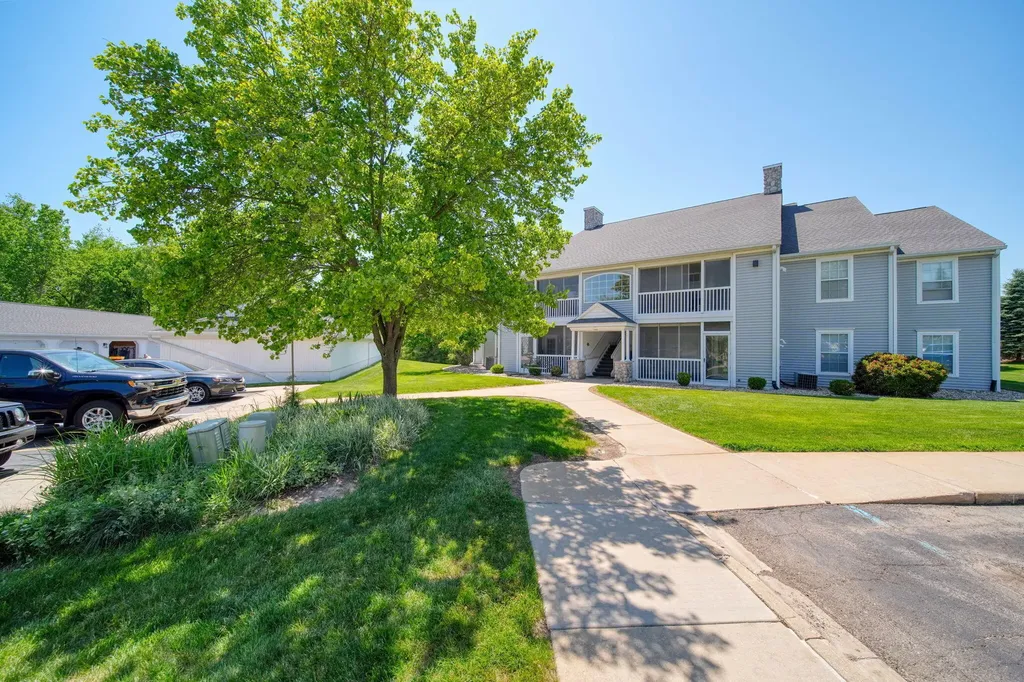 822 W Barrington Circle Summit Township MI 49203