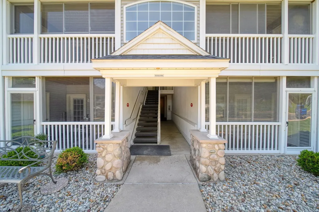 822 W Barrington Circle Summit Township MI 49203