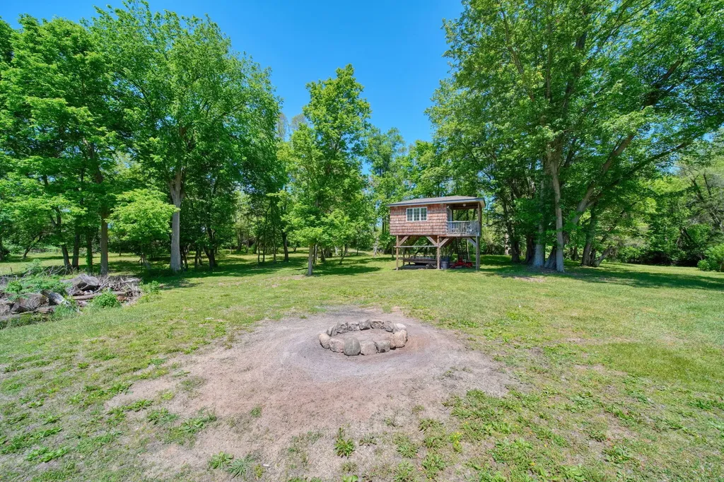 5206 Page Avenue Leoni Township MI 49201