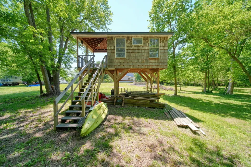 5206 Page Avenue Leoni Township MI 49201