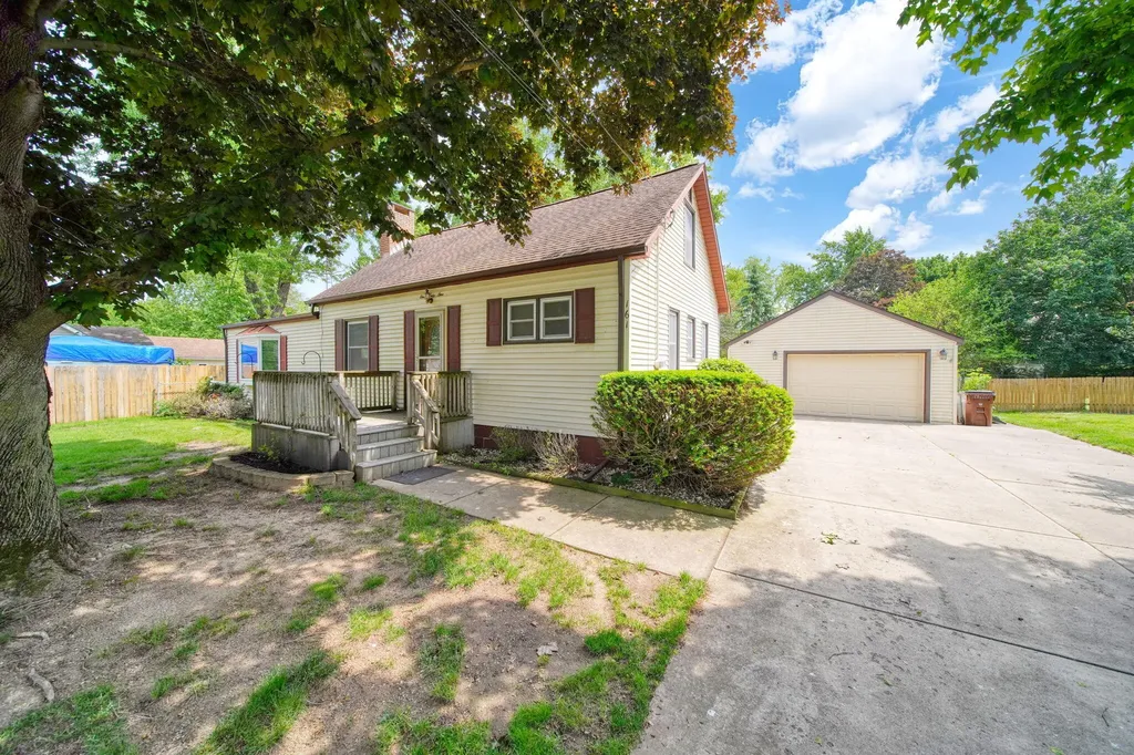 161 N State Street Leoni Township MI 49254