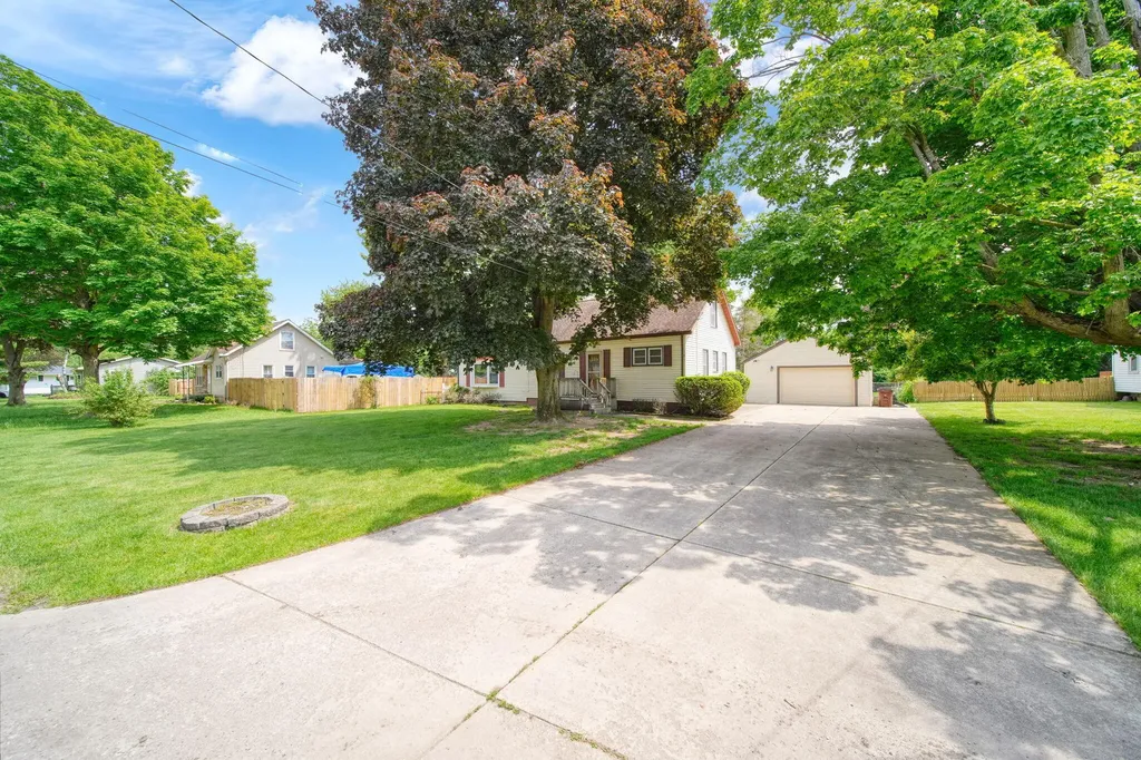 161 N State Street Leoni Township MI 49254