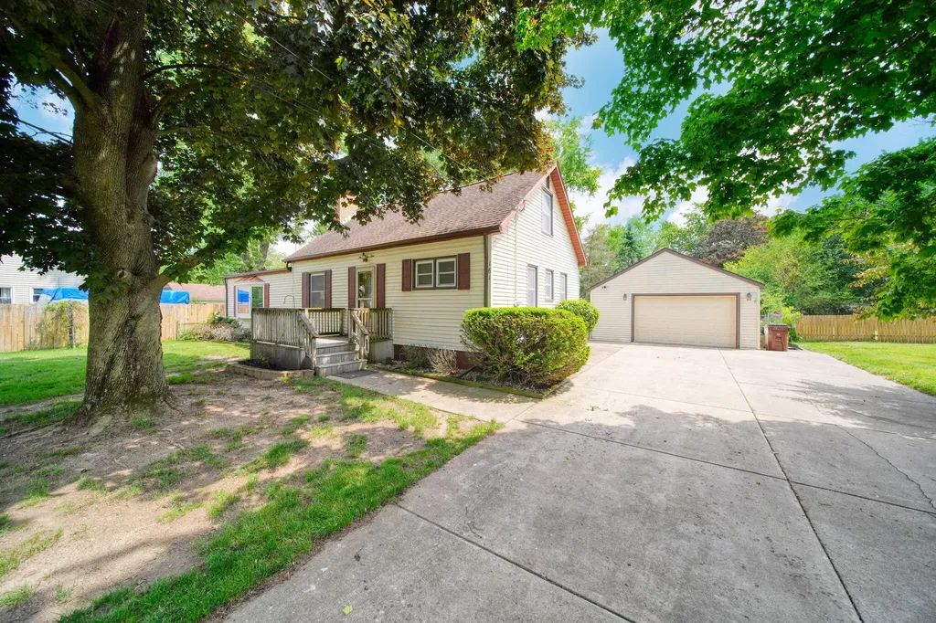 161 N State Street Leoni Township MI 49254