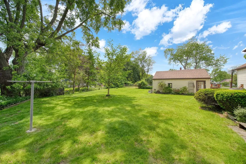 161 N State Street Leoni Township MI 49254