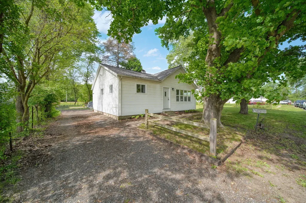 105 Trumble Avenue Summit Township MI 49203