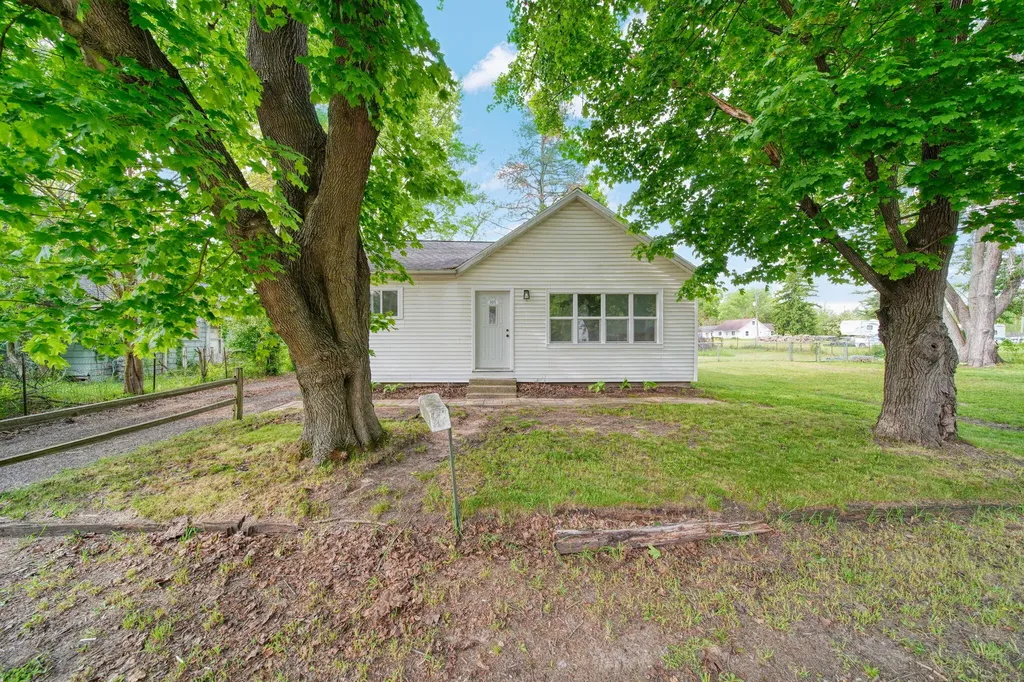 105 Trumble Avenue Summit Township MI 49203