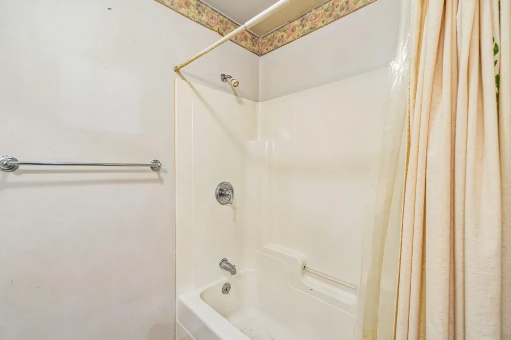 524 Winters Eave Drive Flushing City MI 48433