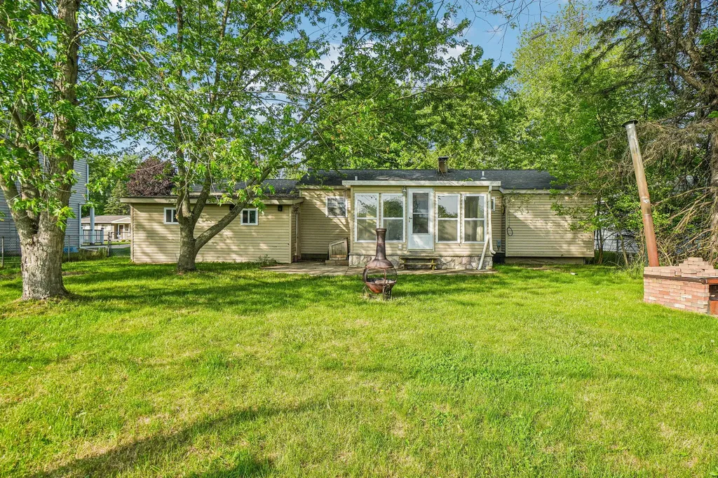 524 Winters Eave Drive Flushing City MI 48433