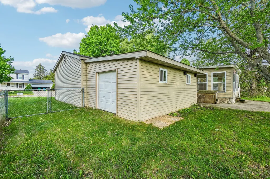 524 Winters Eave Drive Flushing City MI 48433