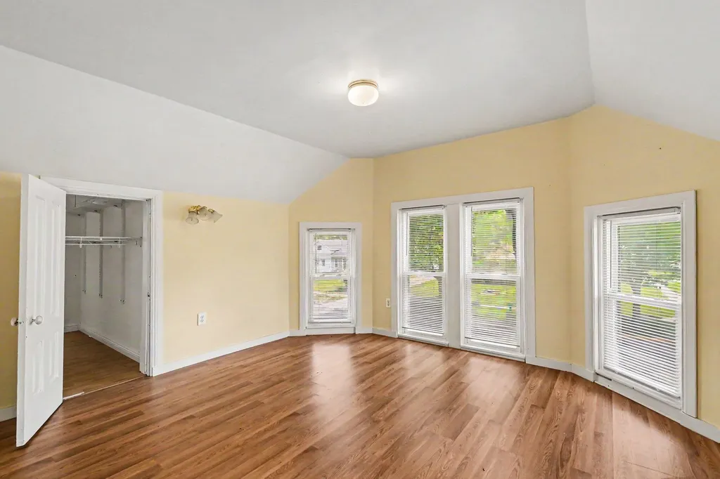 212 Washington Street Leslie City MI 49251