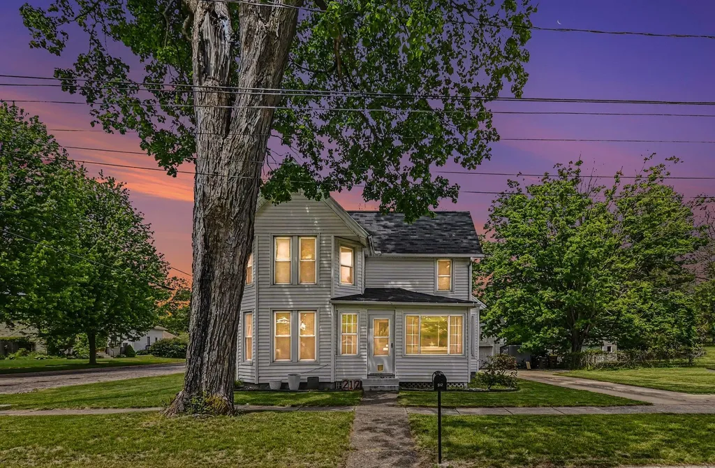 212 Washington Street Leslie City MI 49251