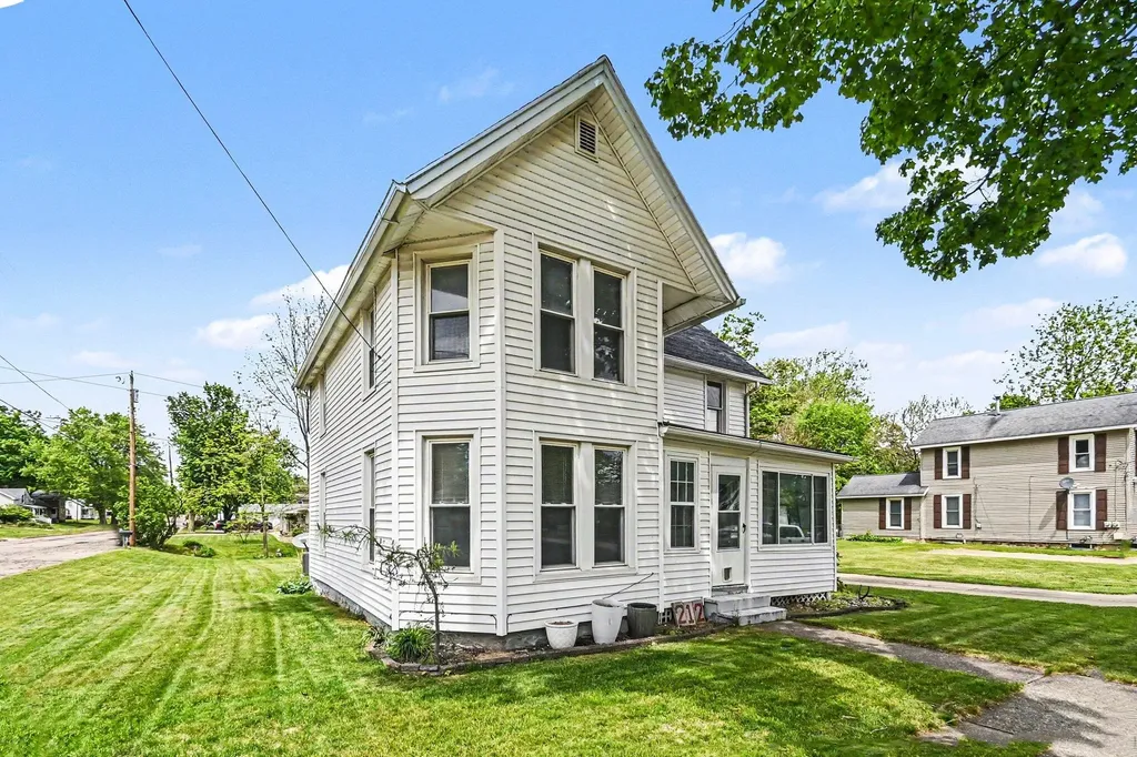 212 Washington Street Leslie City MI 49251