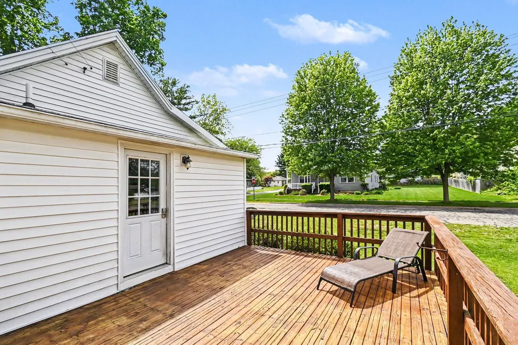 212 Washington Street Leslie City MI 49251