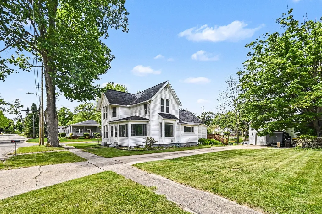 212 Washington Street Leslie City MI 49251