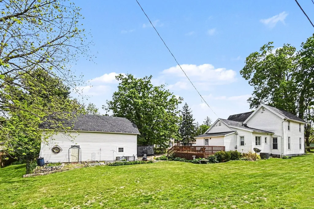 212 Washington Street Leslie City MI 49251