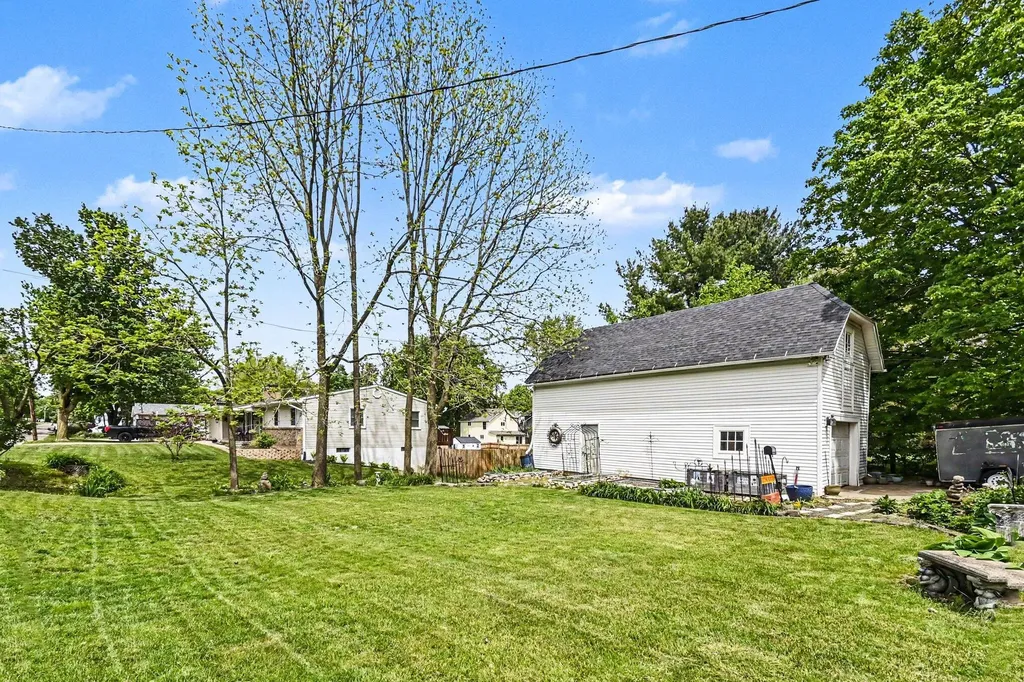 212 Washington Street Leslie City MI 49251