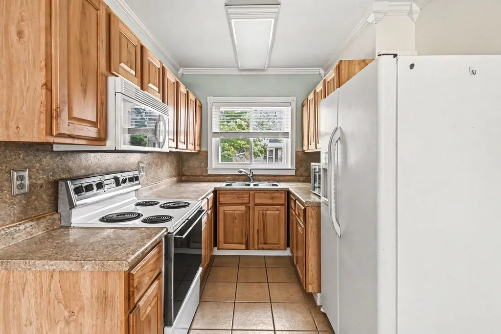 212 Washington Street Leslie City MI 49251