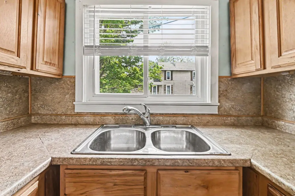 212 Washington Street Leslie City MI 49251