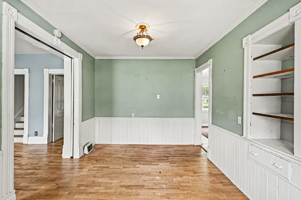212 Washington Street Leslie City MI 49251