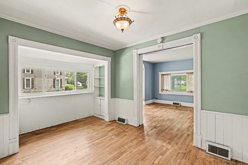 212 Washington Street Leslie City MI 49251