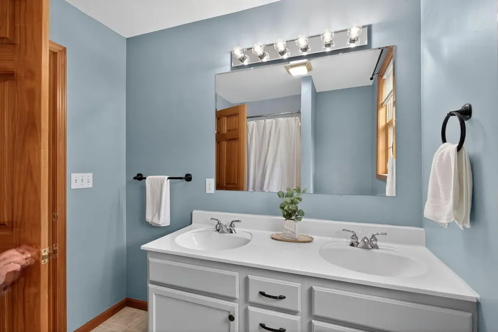7121 Glendale Place Leoni Township MI 49201