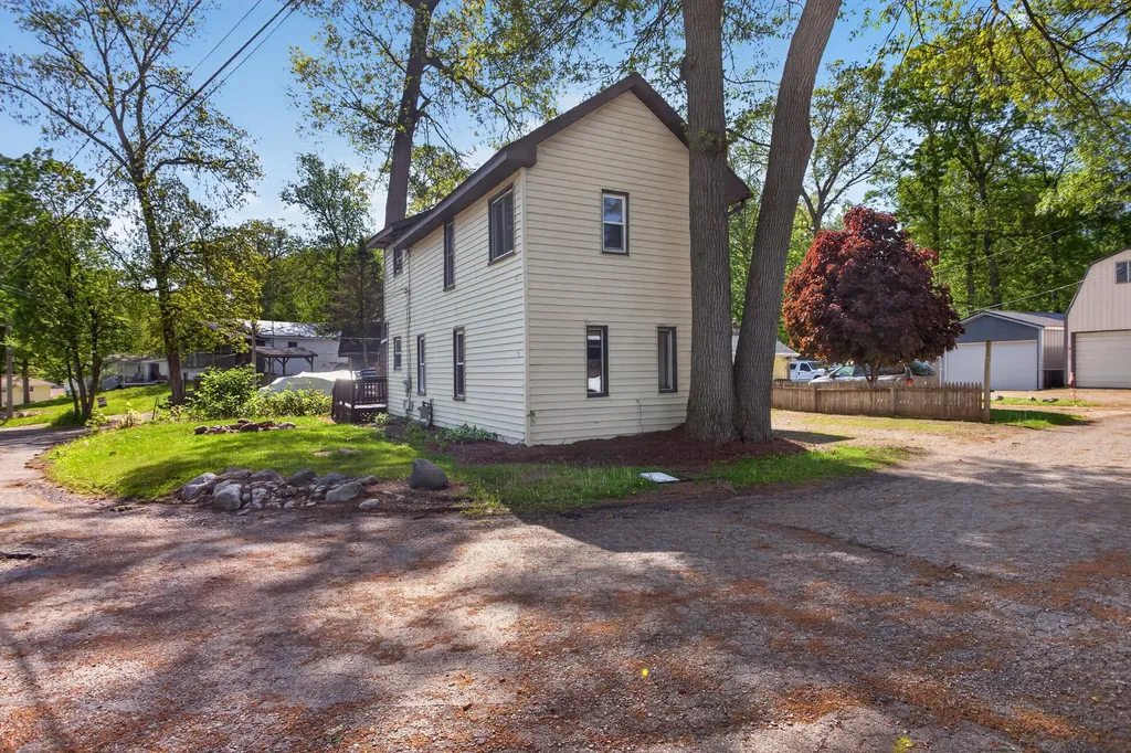 1651 Tennis Court Henrietta Township MI 49272