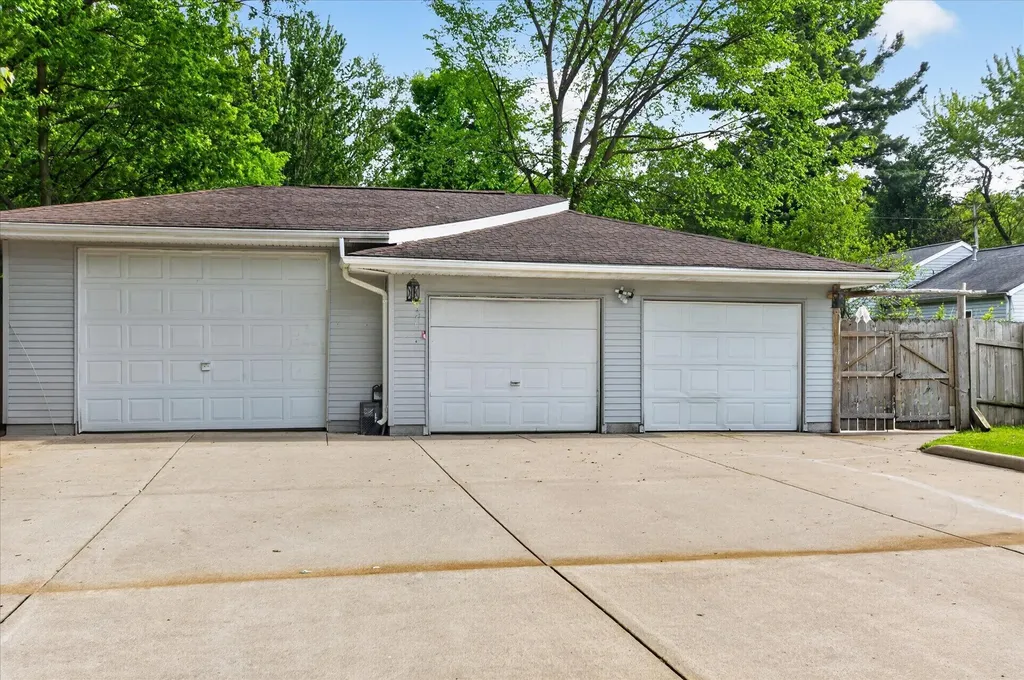 9489 Hyde Road Columbia Township MI 49234